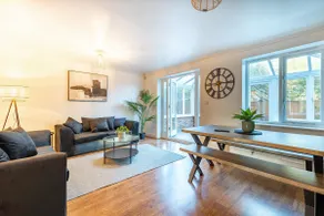 Bright 5-Bed House in Egham - Sleeps 8 Near M25 - Image 3