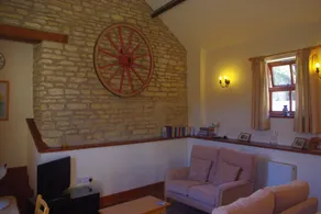 Accessible courtyard cottage - Image 2