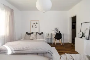 Work & Stay w/ Queen bed + Parking - Image 3