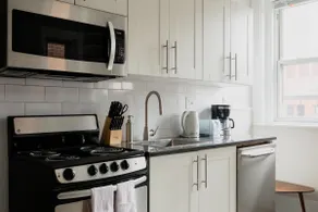 Centrally located 1bed Newbury Street - Image 3