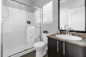 Cozy Carriage/Coach House in Victoria - Image 5