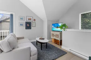 Cozy Carriage/Coach House in Victoria - Image 2