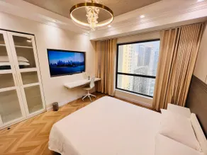 Downstairs is JBR Beach, the world's largest Ferris wheel, and Dubai Marina, 2-bedroom bay view apartment, 6 people - Image 5