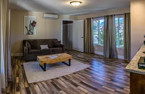 Rellik Wine Suite near Jacksonville Hot Tub/Pool - Image 3
