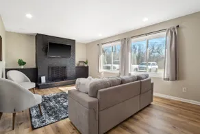 Modern Home By Arrowhead Stadium - Image 3