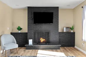Modern Home By Arrowhead Stadium - Image 4