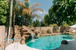 Spacious Arizona Oasis Waterfall Pool & Hot Tub - Image 4