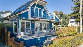 Beach Front Dream House! Hottub/E-Bikes/Surfboards - Image 2