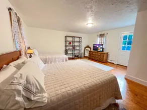 Spacious Family-Ready Home Fully Fenced Yard - Lee - Image 4