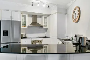 Elegant 3BR Esplanade Apartment - Image 5