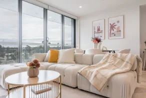 Spacious n Sunny 2BR in Canberra CBD w 2 Parkings - Image 3