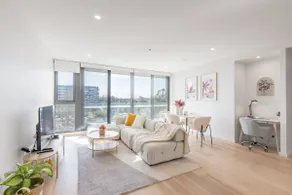 Spacious n Sunny 2BR in Canberra CBD w 2 Parkings - Image 2