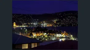 Studio w Huge deck n Stunning view; walk to shops - Image 4