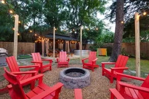 Retro Memphis Game House! Mini Golf, Fire Pit! - Image 5