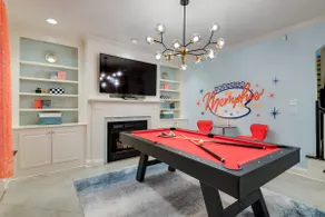 Retro Memphis Game House! Mini Golf, Fire Pit! - Image 4