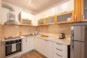 “Golden Horn” Apt, Extra Large Terrace - Image 4