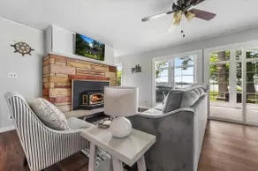 Cozy Private Lakefront Cottage with Private Dock - Image 4