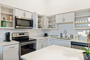 Luxury Apartment with Balcony Near Stadium - Image 5