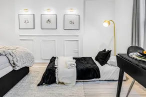 Refined Oasis: Garden Views, Deluxe Bedding - Image 4