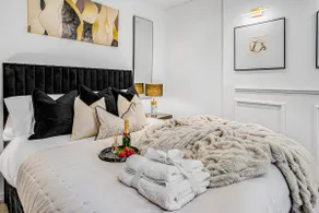Refined Oasis: Garden Views, Deluxe Bedding - Image 5