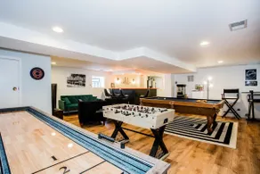 Lovely 6 Bd Retreat w/ Game Room, Back Deck & Bar - Image 3