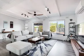 Invigorating Dromana Seaside Retreat w private spa - Image 2