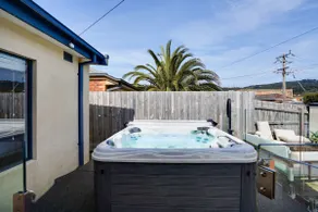 Invigorating Dromana Seaside Retreat w private spa - Image 5
