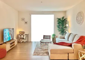 Rosslyn | Elegant Tranquil 1BD/1BR - w/Amenities - Image 4