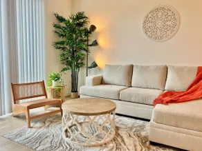 Rosslyn | Elegant Tranquil 1BD/1BR - w/Amenities - Image 2