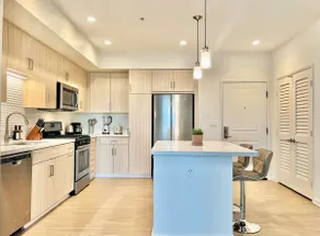 Rosslyn | Elegant Tranquil 1BD/1BR - w/Amenities - Image 5