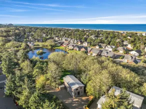 Serene property-SaltwaterHT/Sauna/Pond/Beachwalk - Image 2