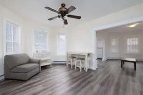 Spacious Urban Townhouse • Groups and Family - Image 3