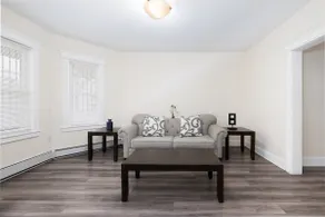 Spacious Urban Townhouse • Groups and Family - Image 2