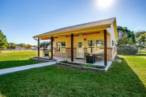 Private Guest House w/ Fire Pit & Full Kitchen - Image 2