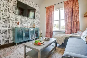 Private Guest House w/ Fire Pit & Full Kitchen - Image 4
