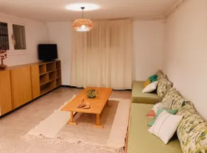 Apartment with large garden - Image 3