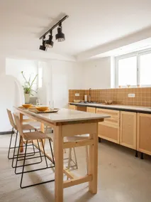 Apartment with large garden - Image 4