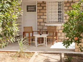 Apartment with large garden - Image 2