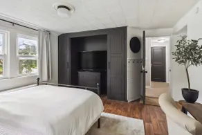 Fully Equipped Studio w/ Kitchen & Laundry Access - Image 5