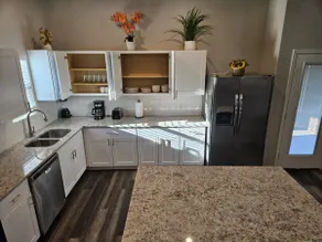 *Modern* Home Fort-Worth! - Image 2