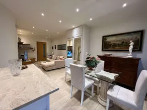 Apartment with free parking - Image 4
