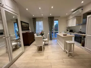 Apartment with free parking - Image 5