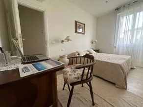 Apartment with free parking - Image 2