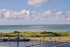Sea view, 40m² terrace with pool, gym & parking - Image 4