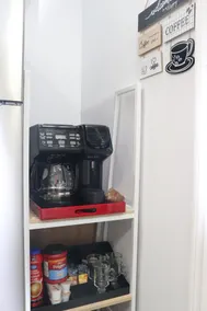 Garden 2 BR Apt - Free Parking Wifi Laundry Workstation - Image 5