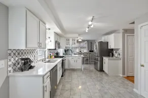 Charming 4-Bedroom Colonial - Image 5