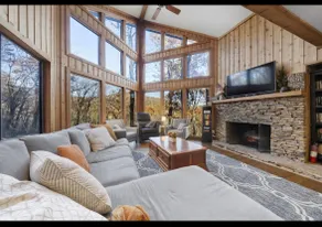 Recently renovated, lakeside cabin w/ game room! - Image 2
