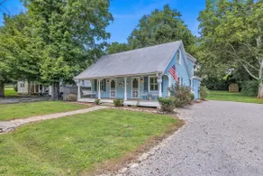 Historic District, Steps to Leiper's, Open Concept - Image 4