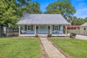 Historic District, Steps to Leiper's, Open Concept - Image 3