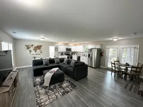 *Cozy, Modern, Impeccably Located!* - Image 4